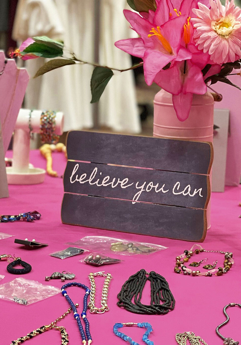 Believe You Can mantra table decoration